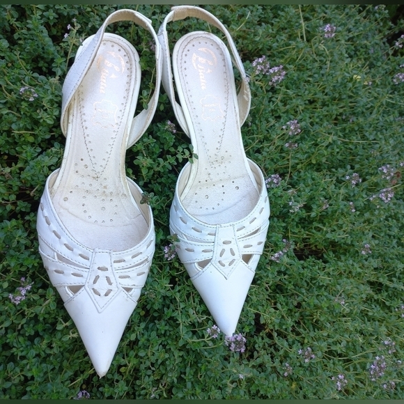 💥Sz 5 💥 Bata White  Leather Shoes - Picture 5 of 17